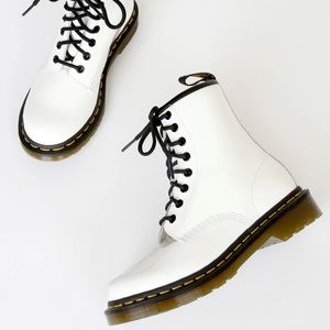 Dr. Marten 1460 White Patent 8 Eye Leather Boots | Size 7